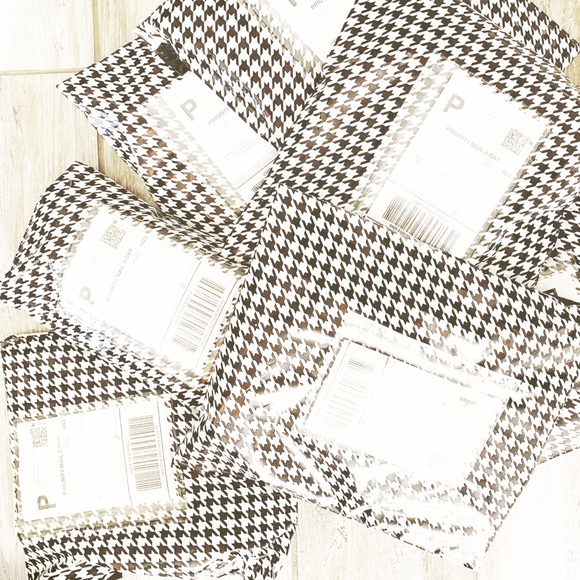 ... welcome to my closet! π - Picture 3 of 4